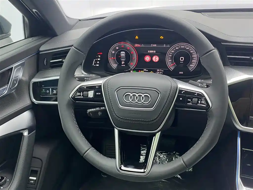 Audi A6L — фото 14