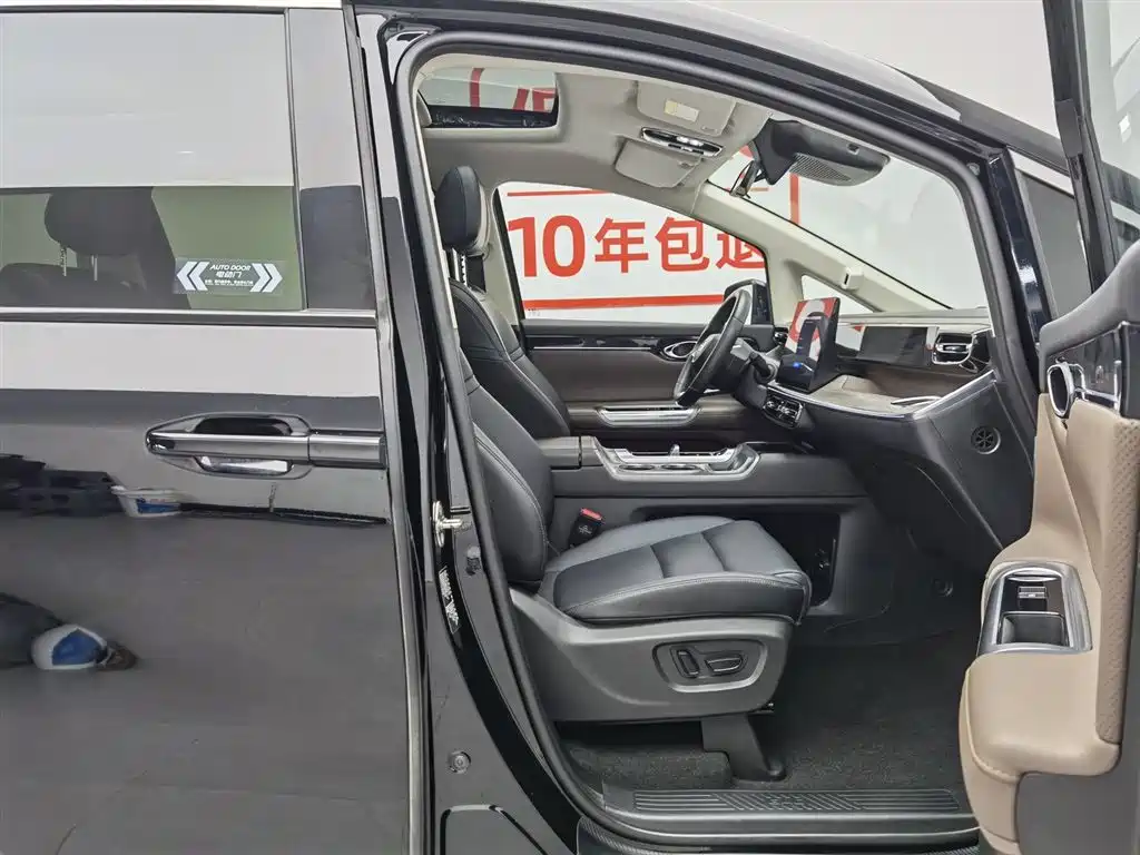 GAC Motor E8 PHEV 2024 — фото 23