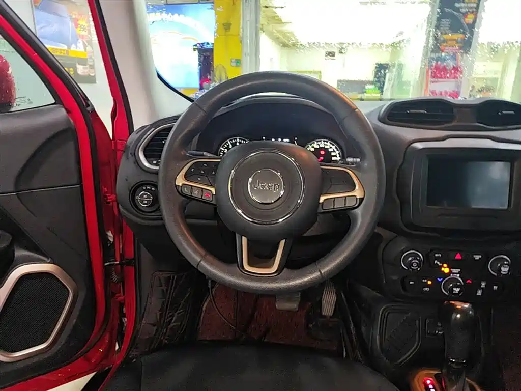 Jeep Renegade 2018 — фото 11