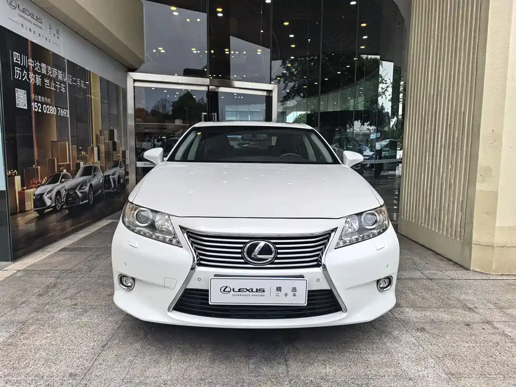 Lexus ES 2015 — фото 1