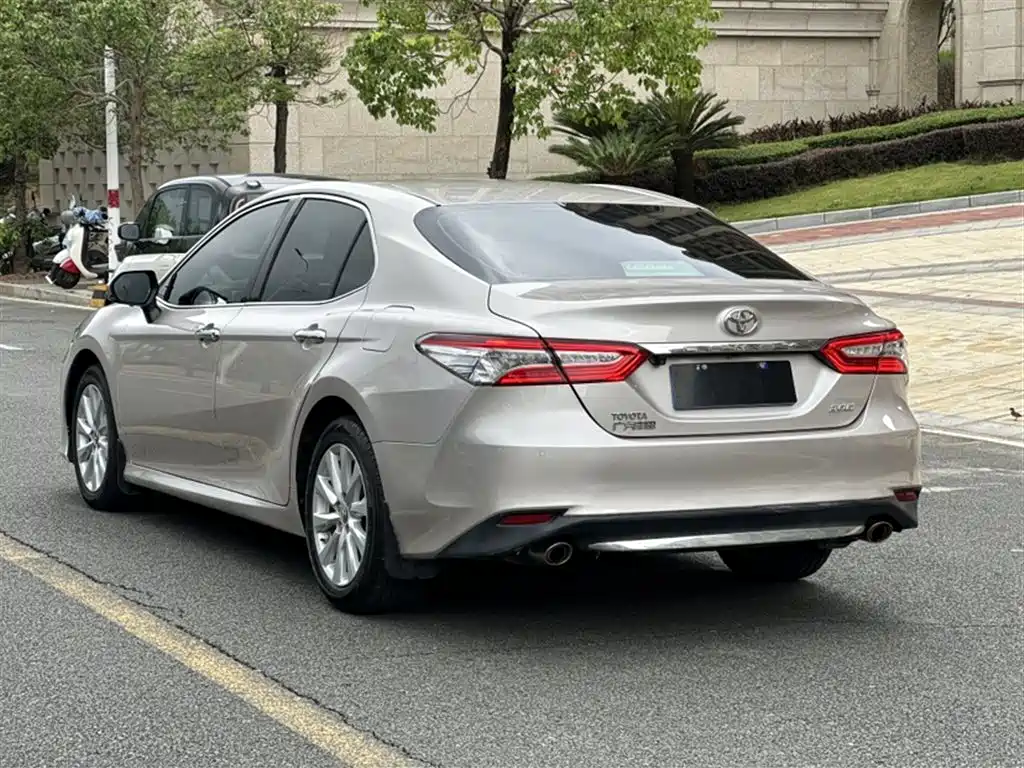 Toyota Camry 2018 — фото 4