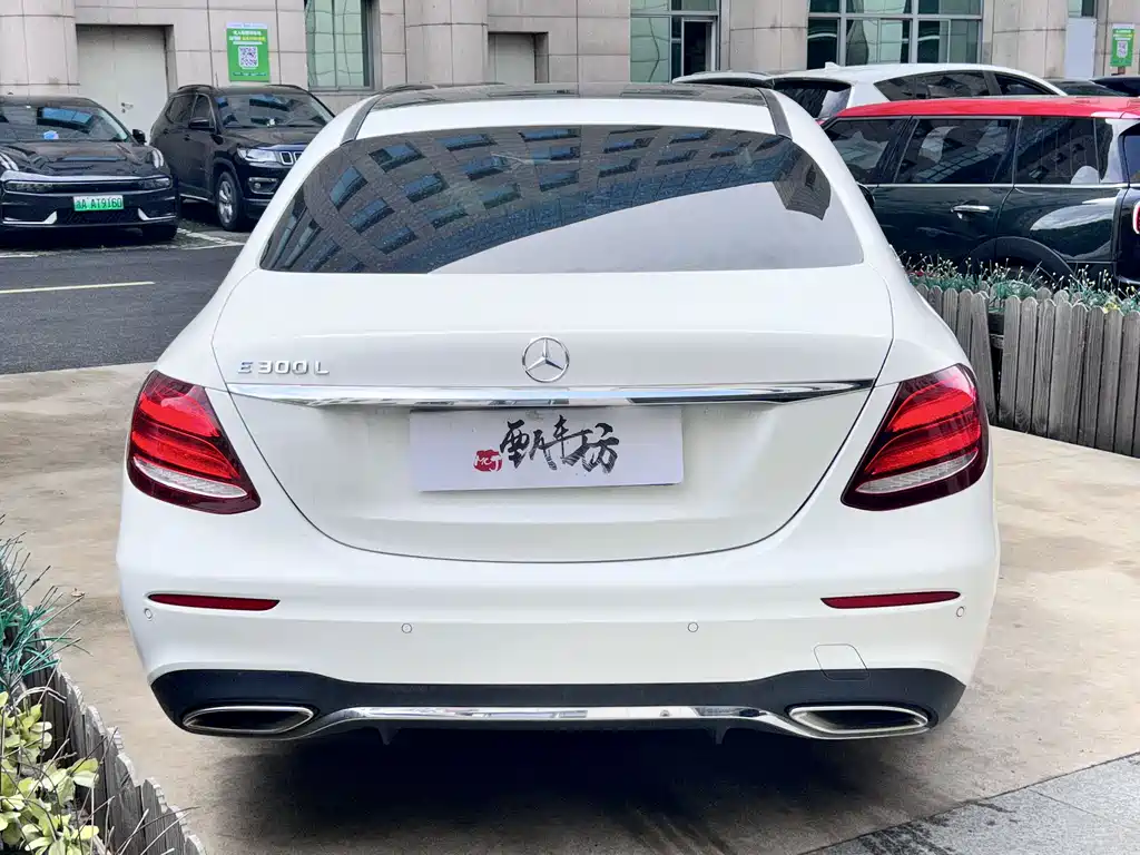Mercedes-Benz E-Class 2019 — фото 20