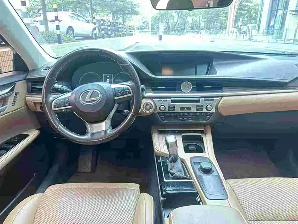 Lexus ES 2017