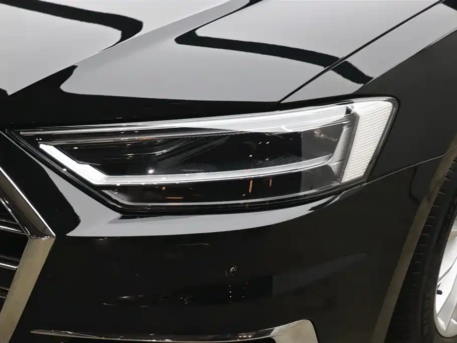 Audi A8 2018 — фото 26