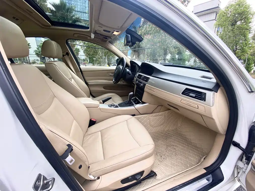 BMW 3 Series 2011 — фото 12