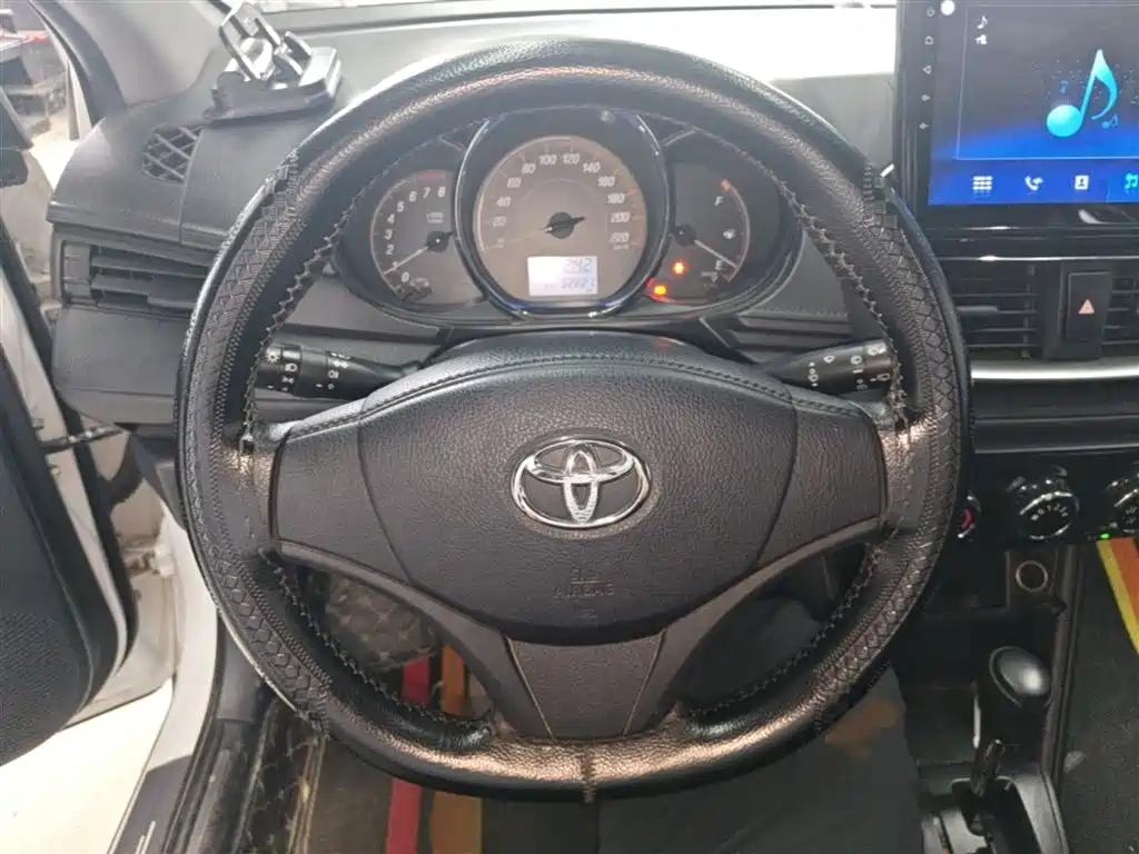 Toyota Yaris L 2020 — фото 7