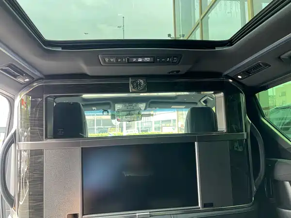 Lexus LM 2023
