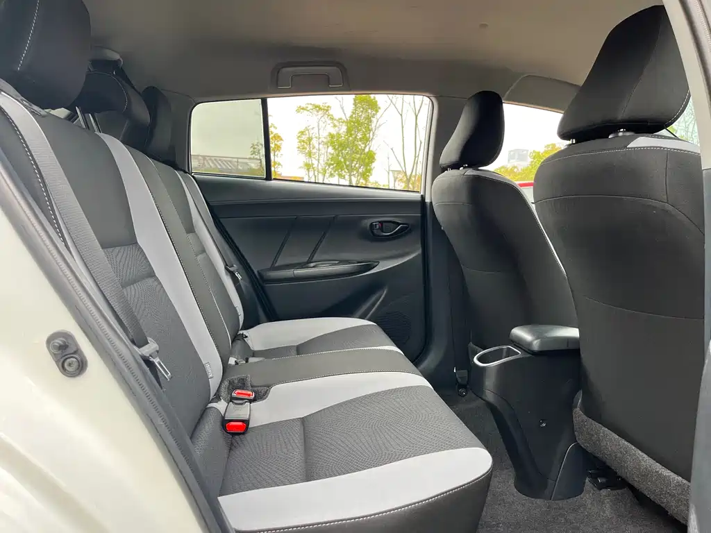 Toyota Yaris L 2021 — фото 19