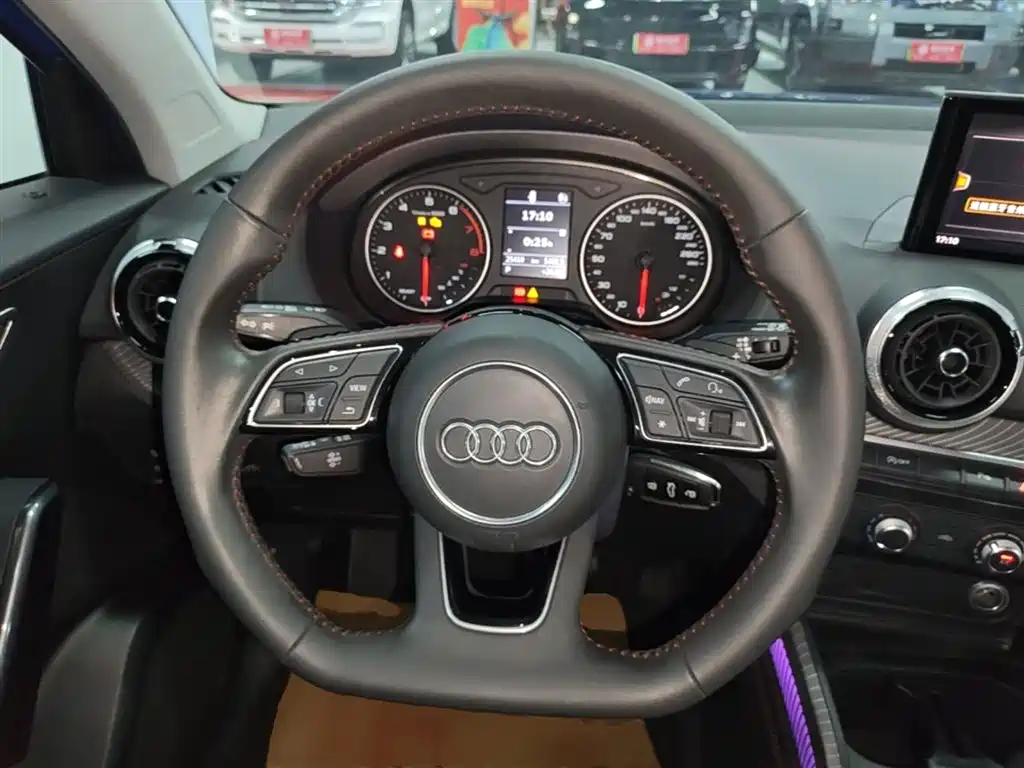 Audi Q2L 2022 — фото 11