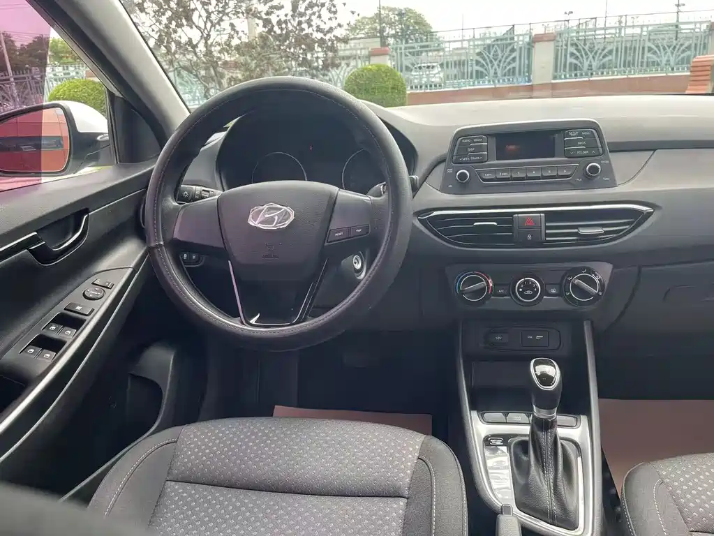 Hyundai Elantra 2021 — фото 17