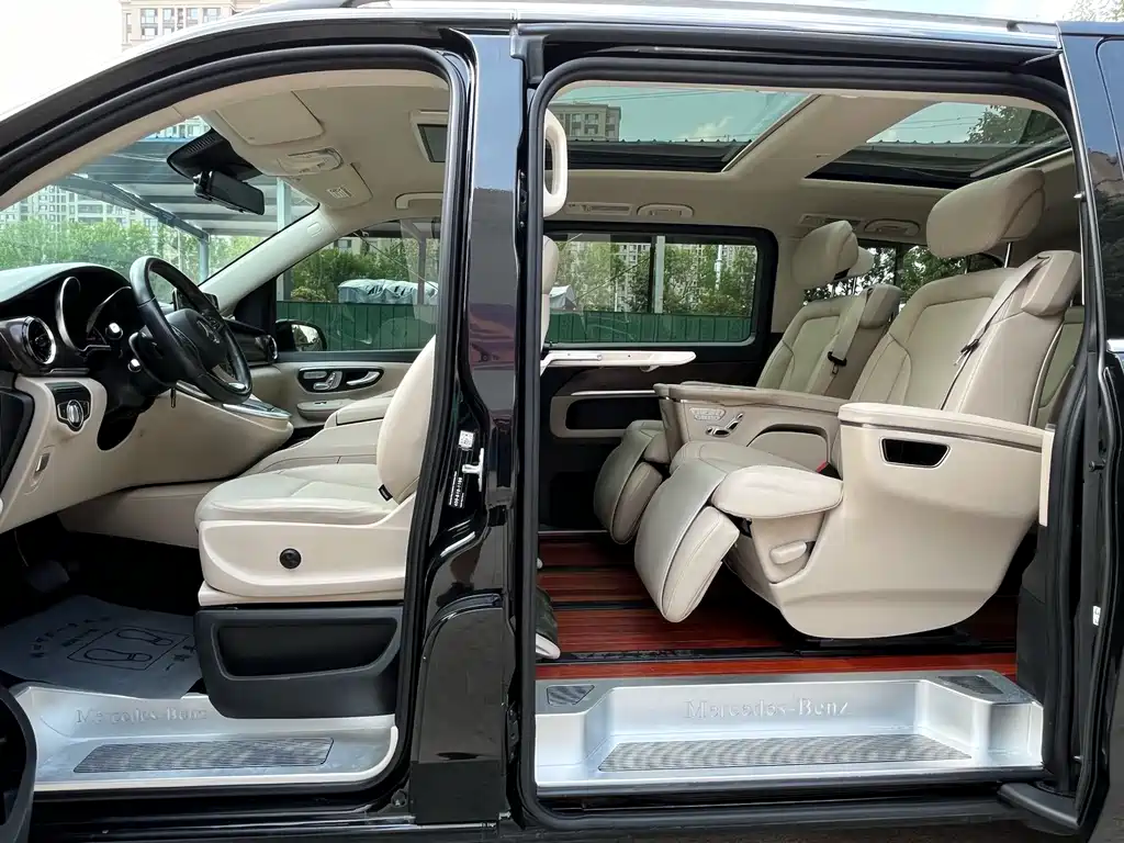 Mercedes-Benz V-Class 2022 — фото 15