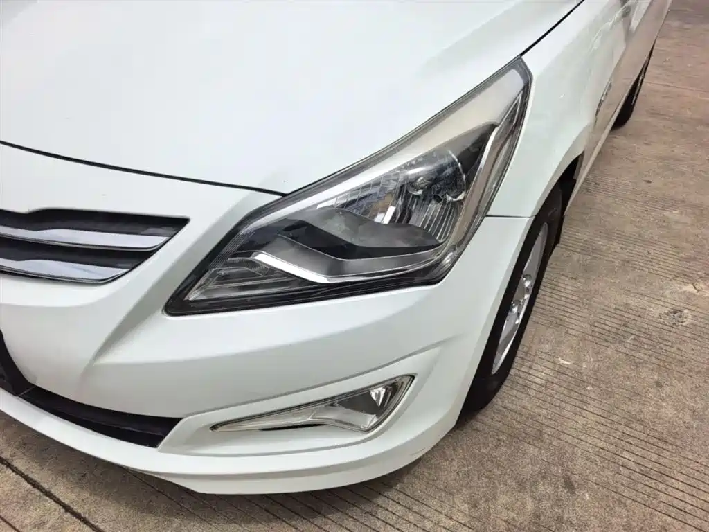 Hyundai Verna 2017 — фото 24