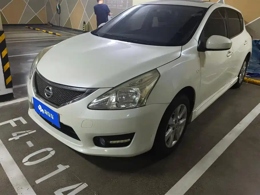 Nissan Tiida 2015