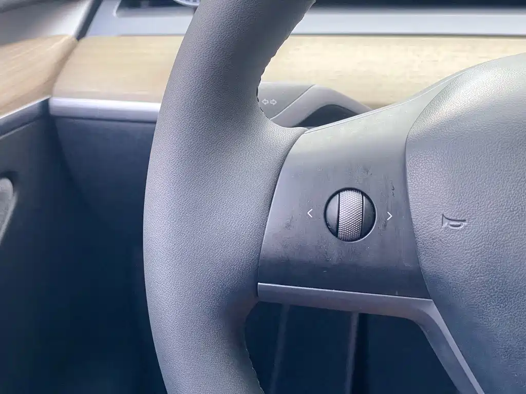 Tesla Model Y 2023 — фото 15
