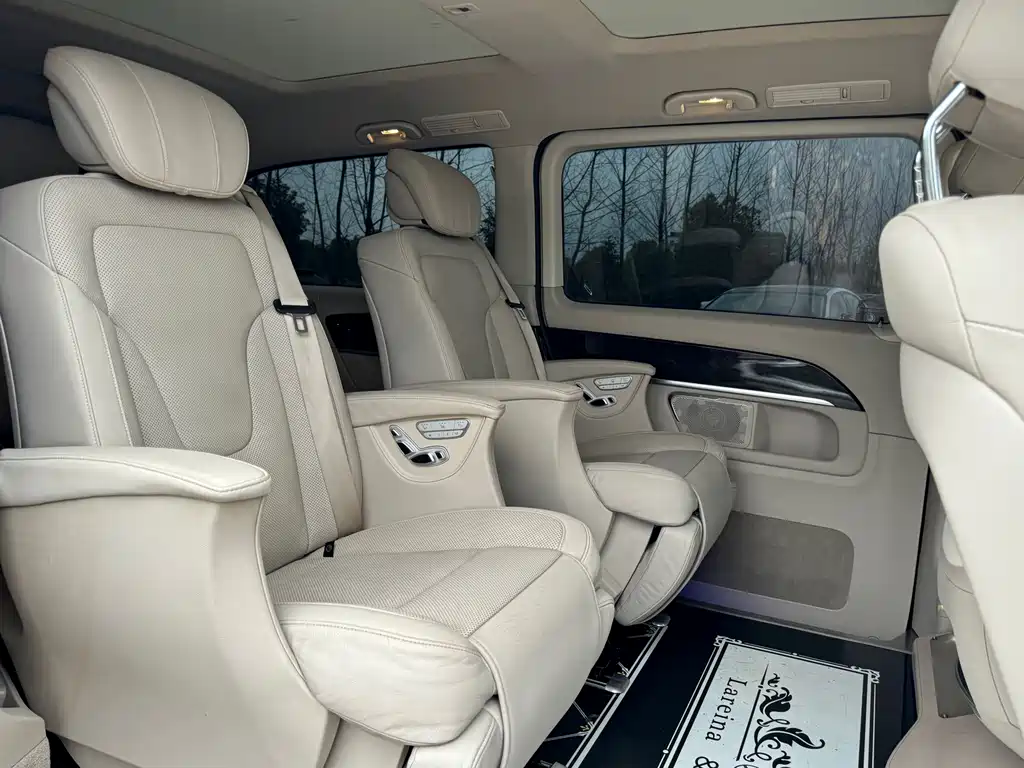 Mercedes-Benz V-Class 2019 — фото 13