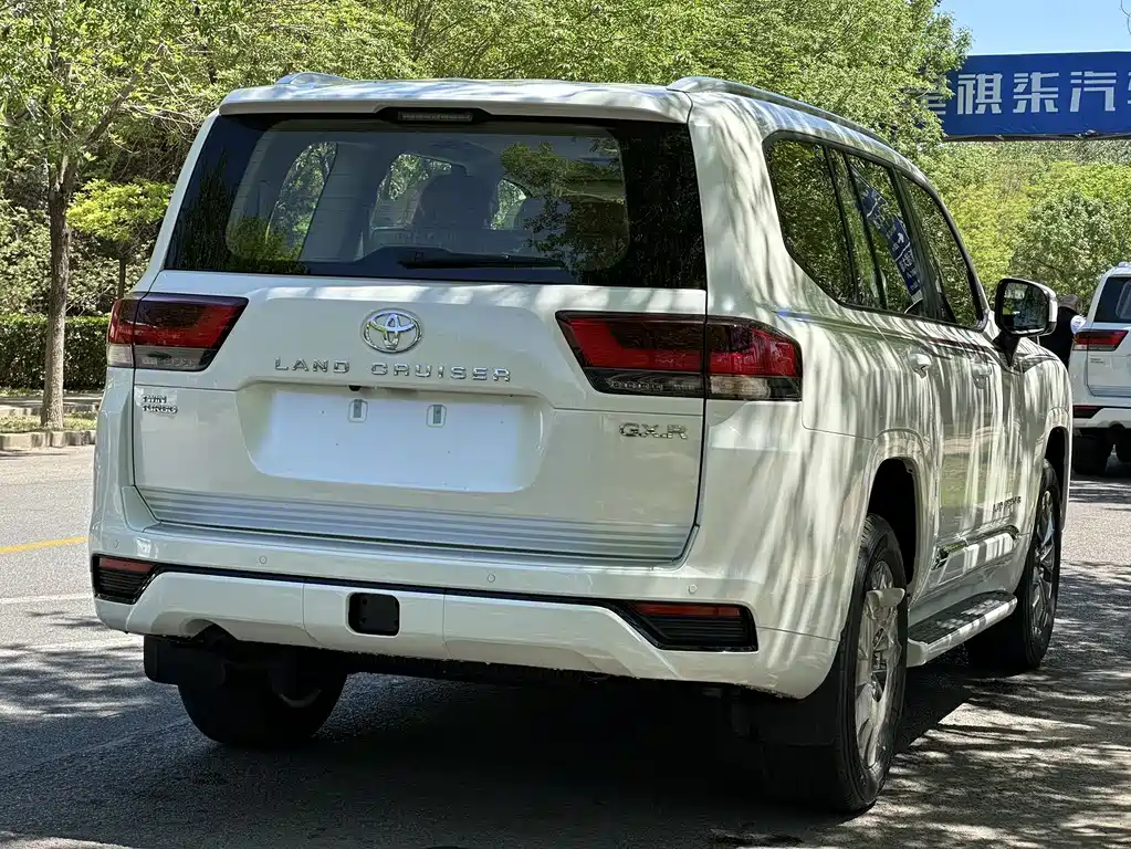 Toyota Land Cruiser 2023 — фото 6