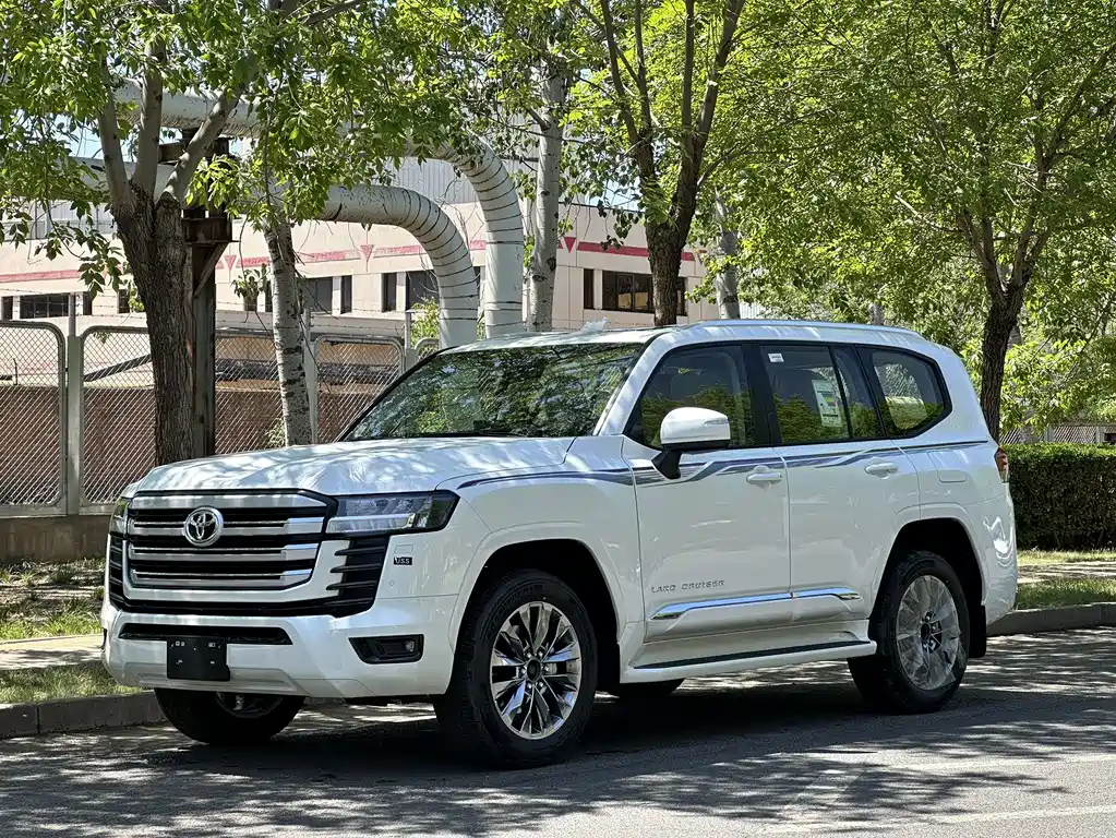 Toyota Land Cruiser 2023 — фото 3