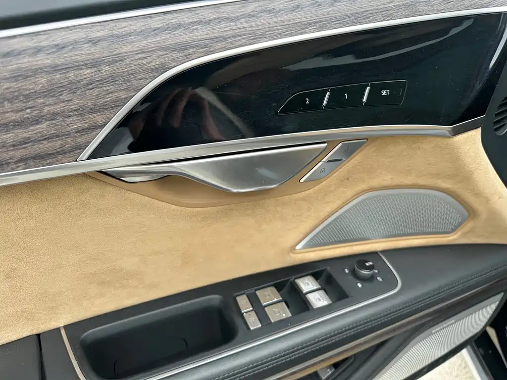 Audi A8 2022 — фото 19