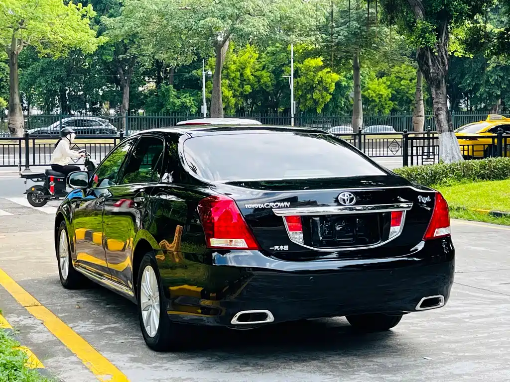 Toyota Crown 2011
