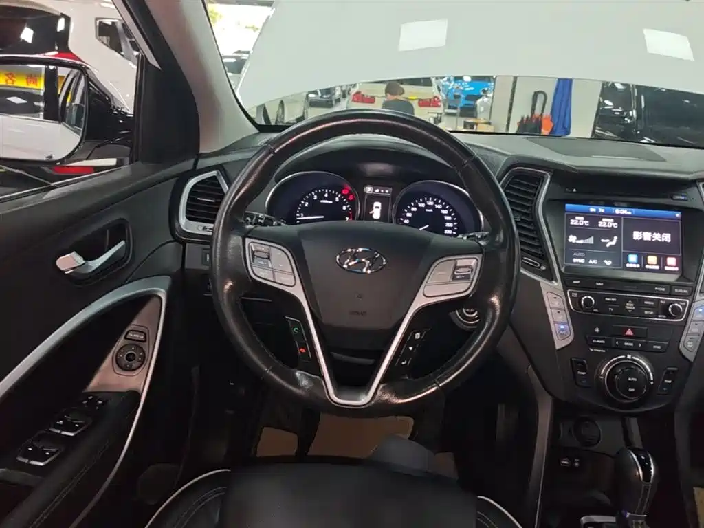 Hyundai Santa Fe 2018 — фото 11