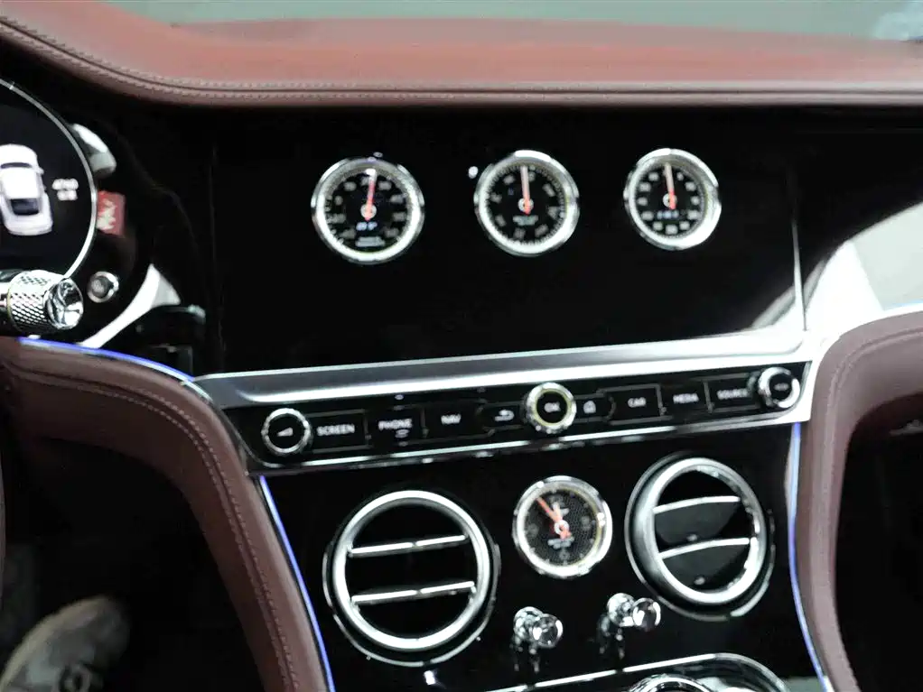 Bentley Continental 2023 — фото 14