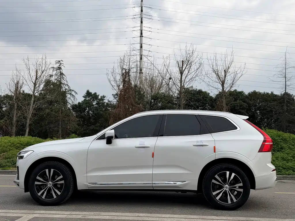 Volvo XC60 2022 — фото 7