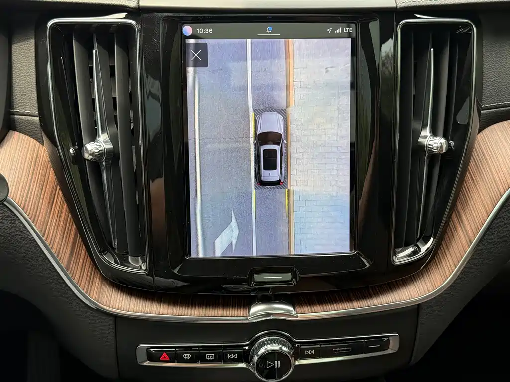 Volvo XC60 PHEV 2021 — фото 11
