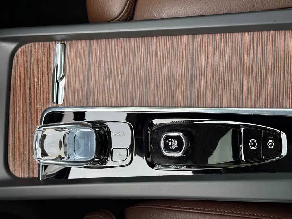 Volvo XC60 PHEV 2021 — фото 14