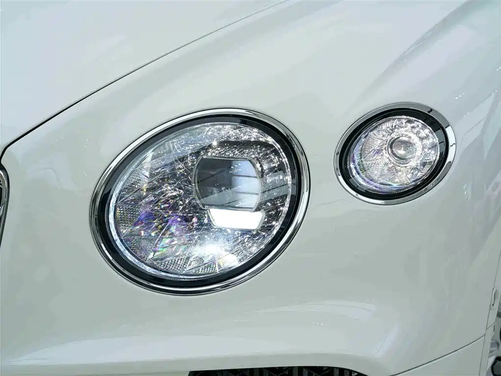 Bentley Continental 2023 — фото 28