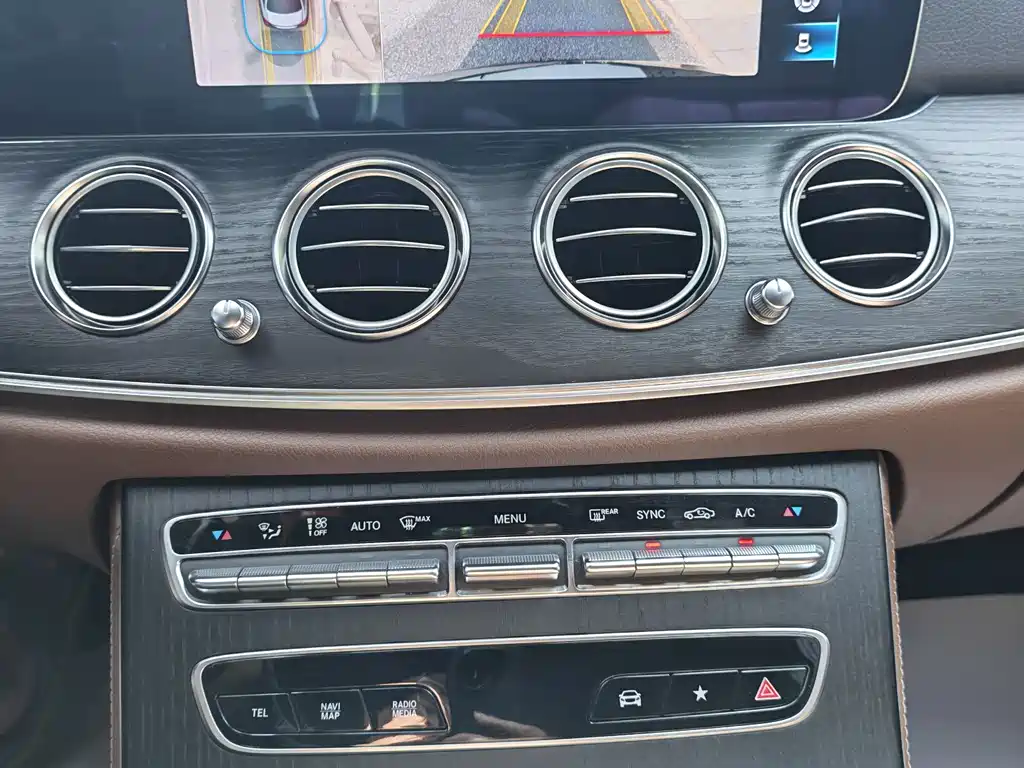 Mercedes-Benz E-Class 2023 — фото 20