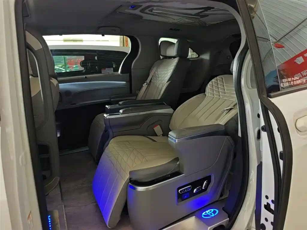 Toyota Sienna 2024 — фото 17