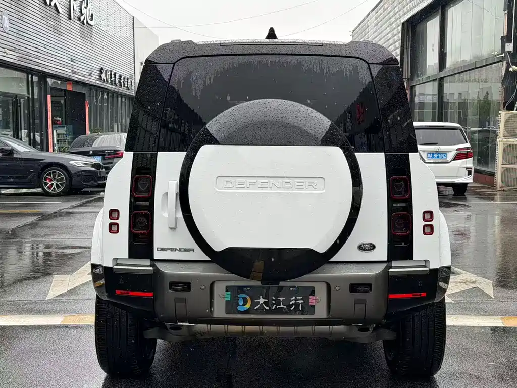 Land Rover Defender 2025 — фото 12