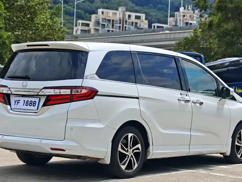 Honda Odyssey 2015 — фото 15