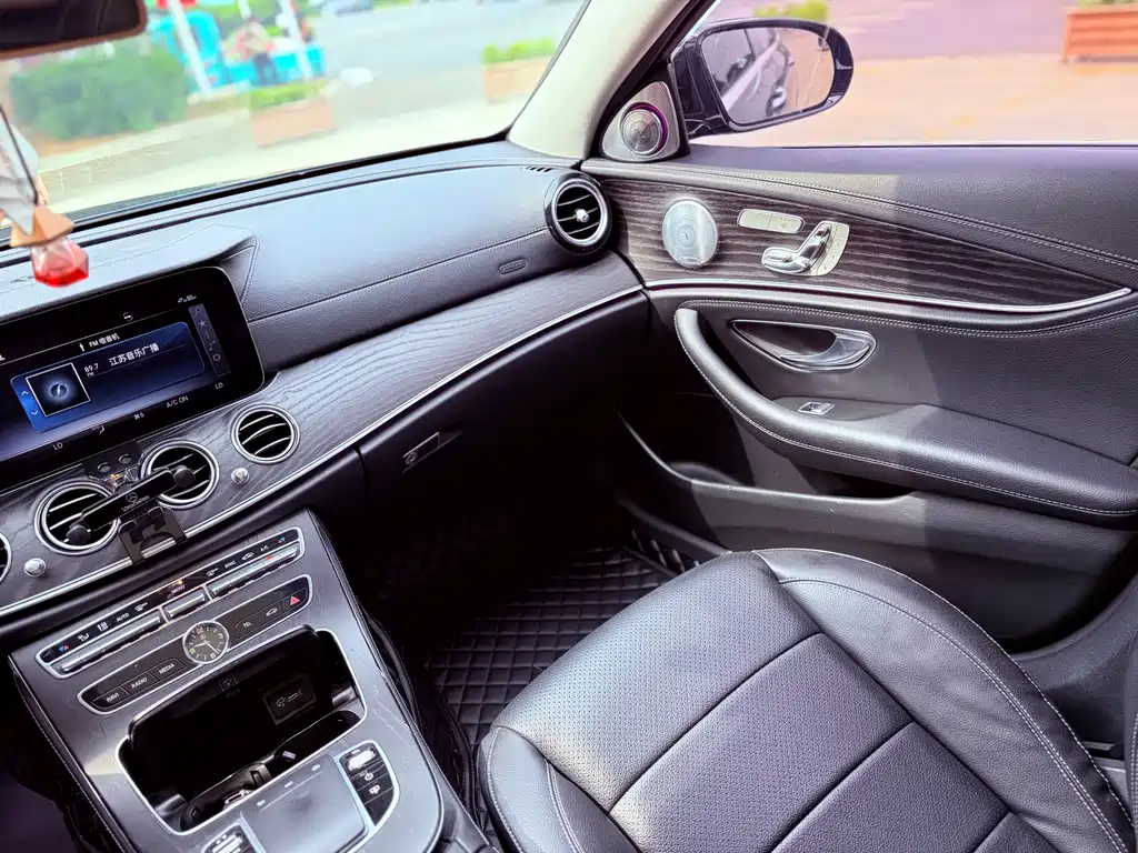 Mercedes-Benz E-Class 2020 — фото 15