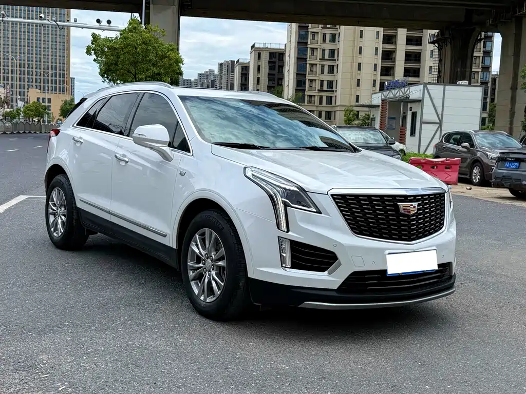 Cadillac XT5 2021 — фото 1