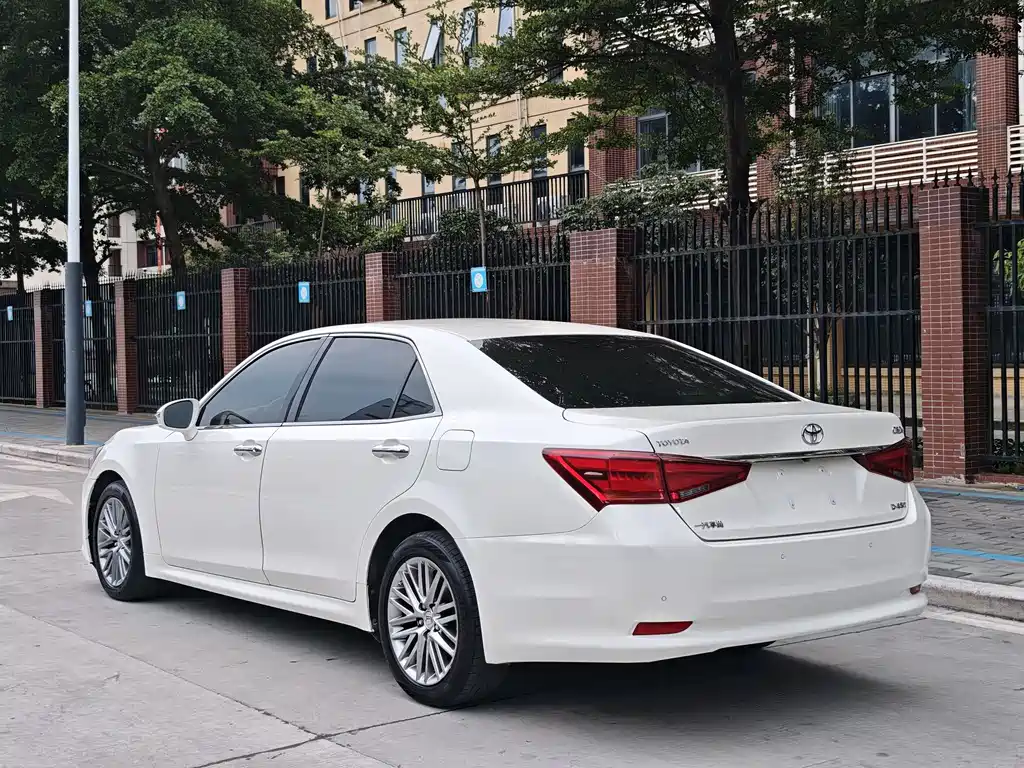 Toyota Crown 2017 — фото 6