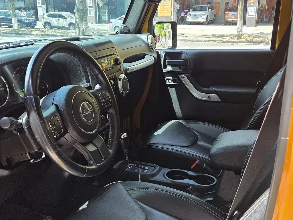 Jeep Wrangler 2015 — фото 8