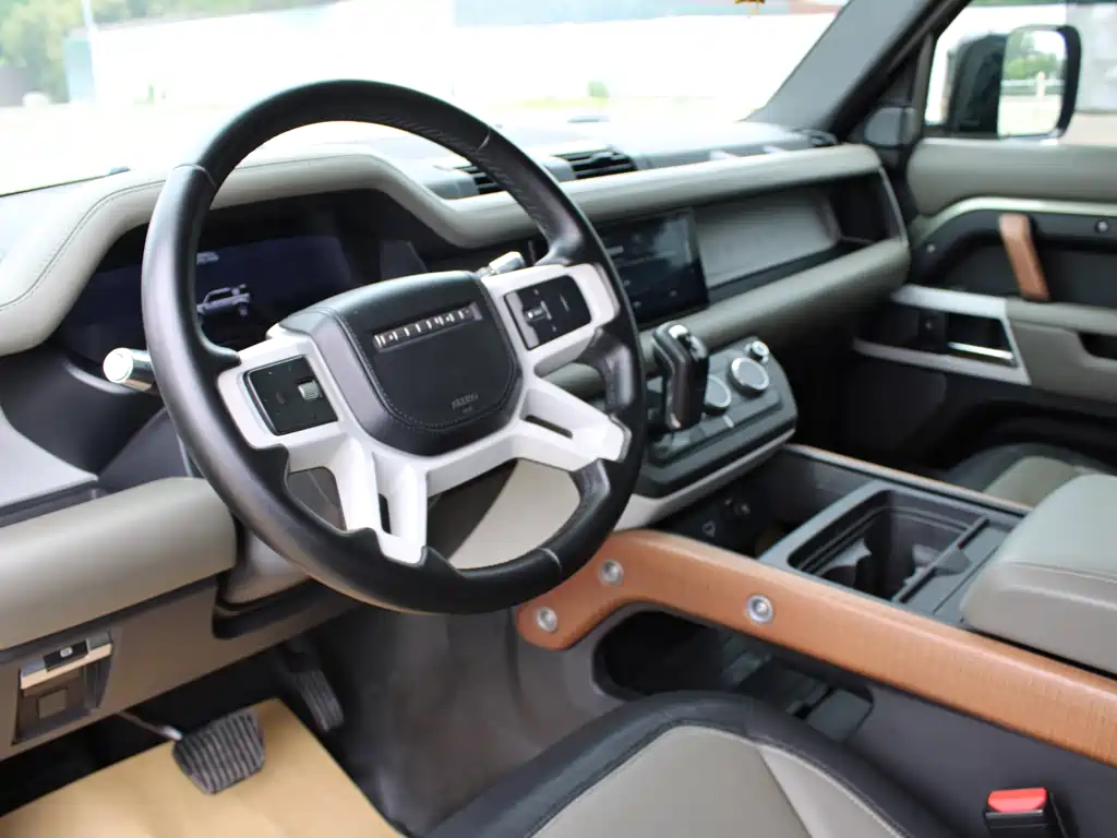 Land Rover Defender 2021 — фото 12