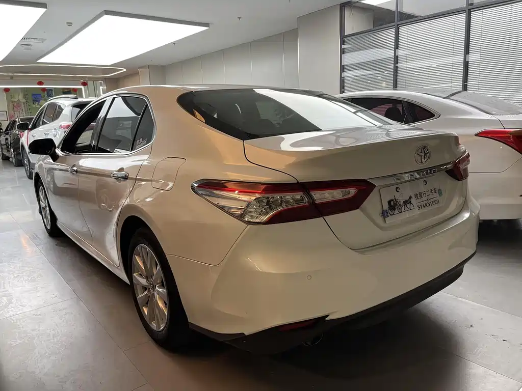 Toyota Camry 2019 — фото 9