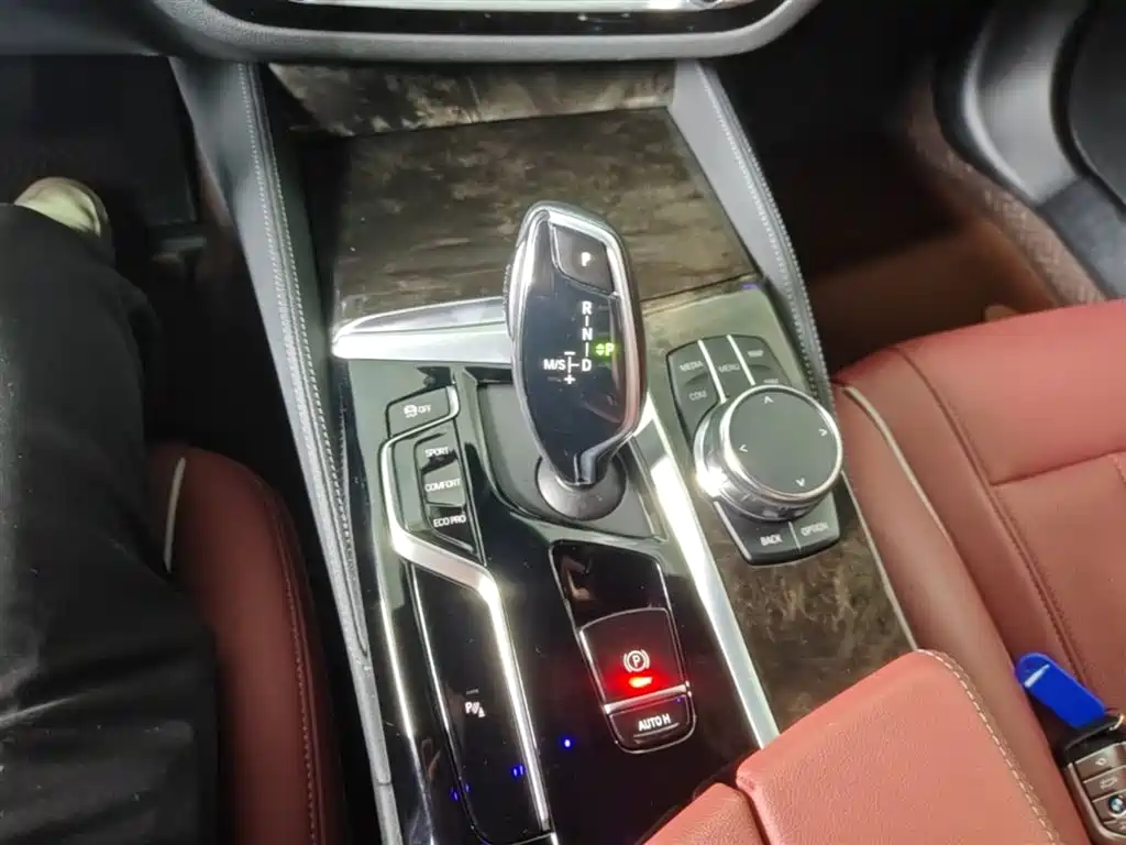 BMW 5 Series 2023 — фото 14