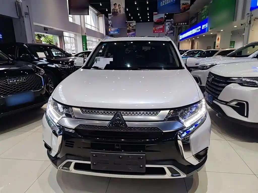 Mitsubishi Outlander 2020 — фото 3