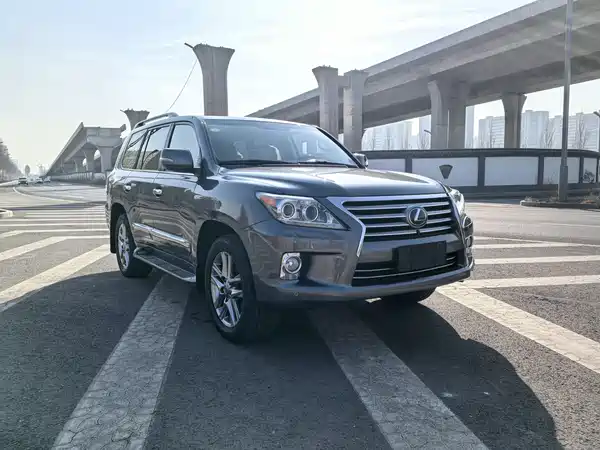 Lexus LX 2013
