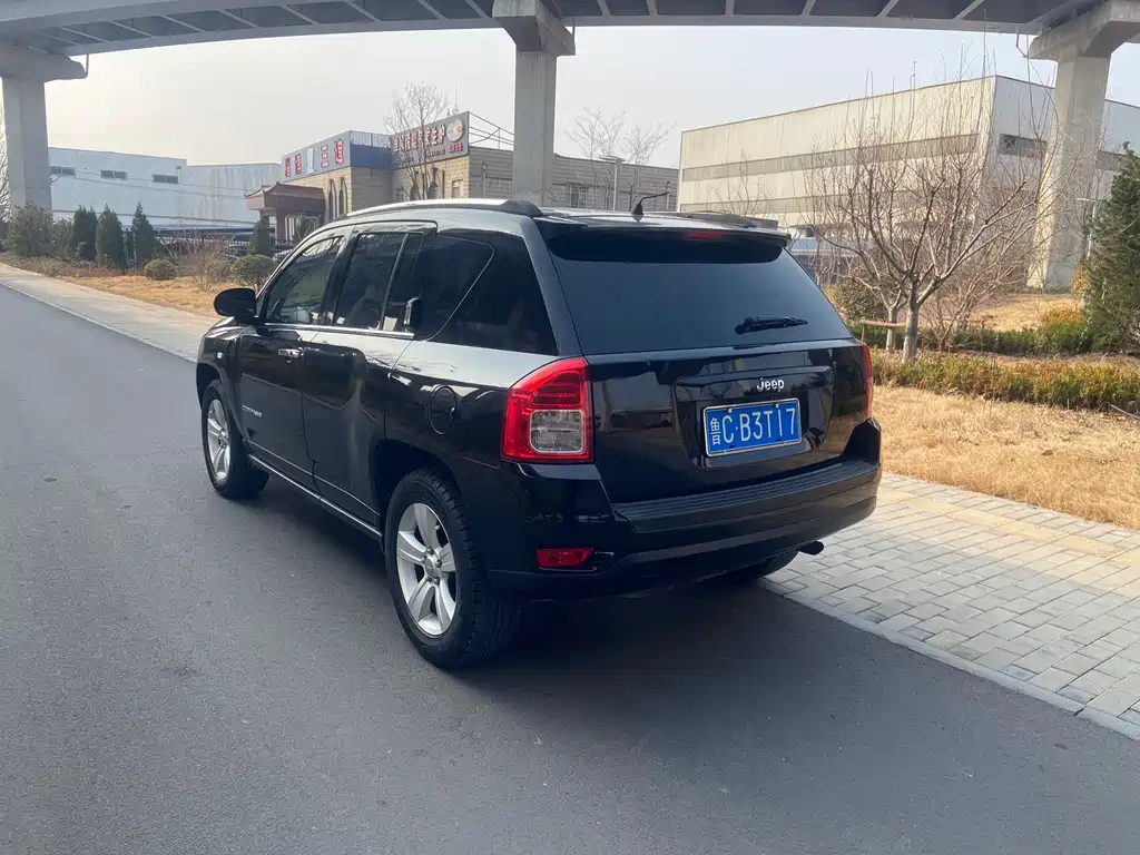Jeep Compass 2013 — фото 2