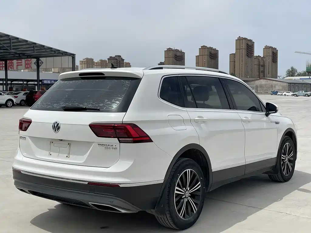 Volkswagen Tiguan L 2018 — фото 9