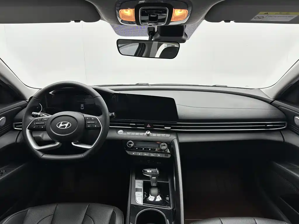 Hyundai Elantra 2023