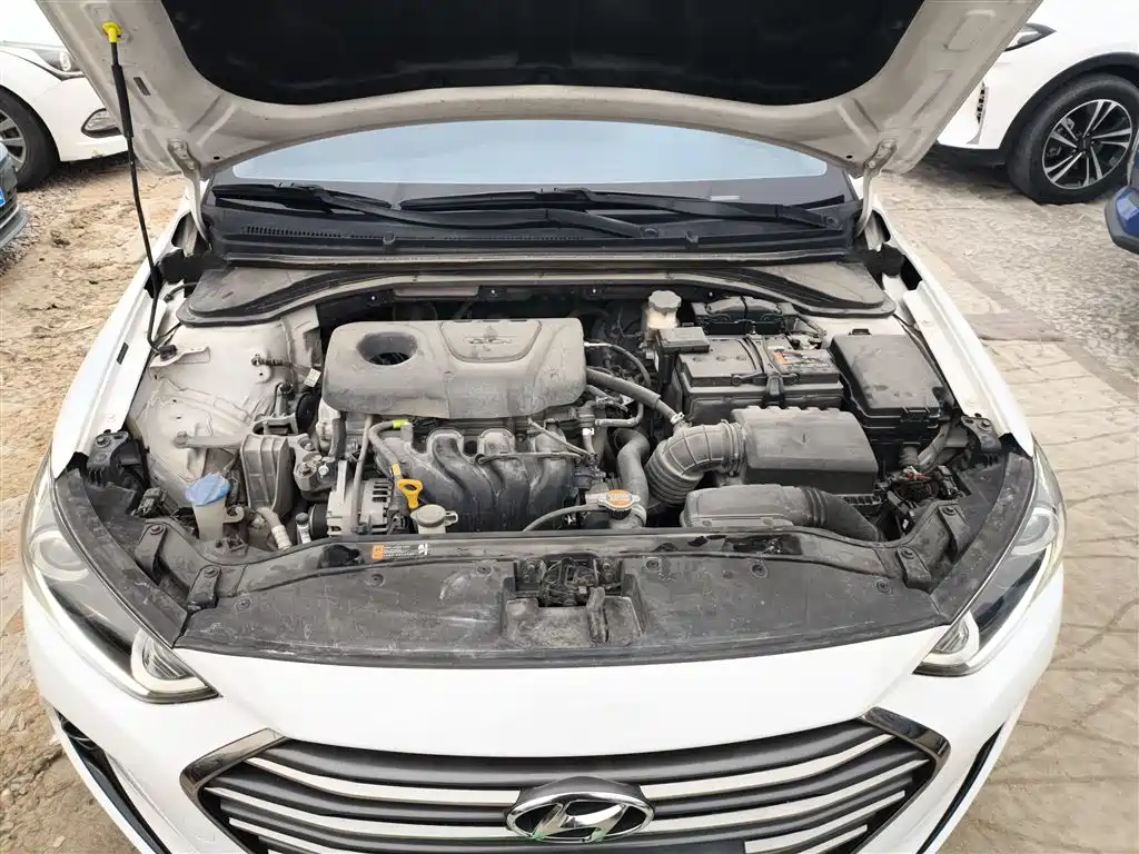 Hyundai Elantra 2019 — фото 16