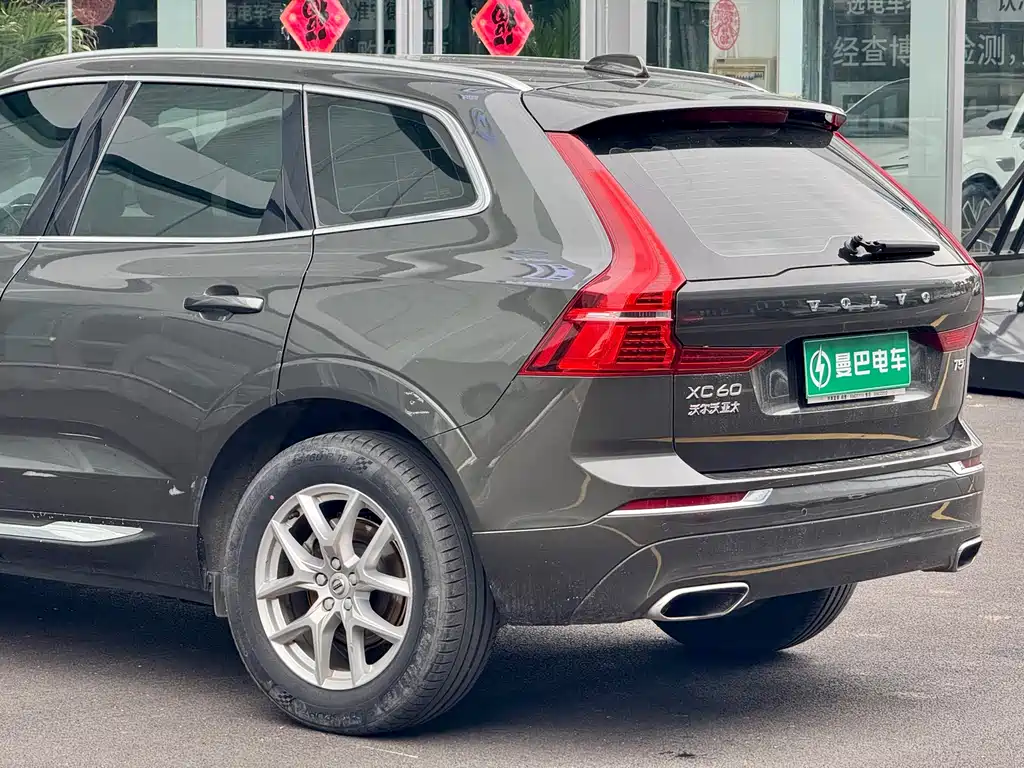 Volvo XC60 2021 — фото 8