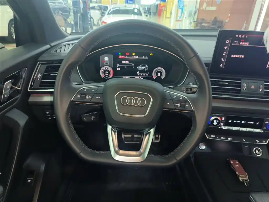 Audi Q5L 2025 — фото 11