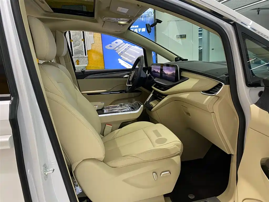 Buick GL8 Hybrid