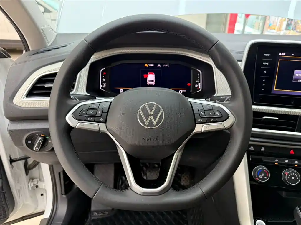 Volkswagen T-Roc 2023 — фото 11